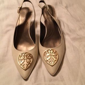 EUC Tahari Slingbacks Cream with Gold accents